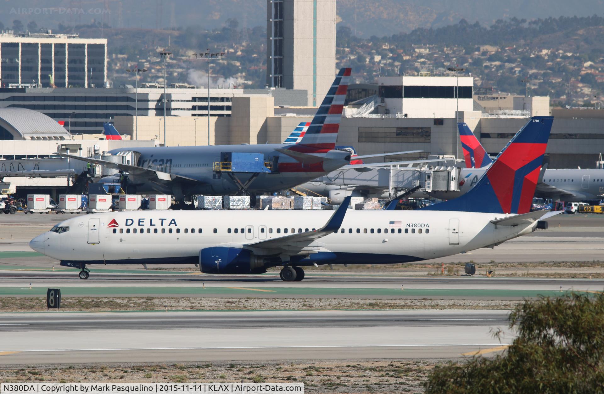 N380DA, 1999 Boeing 737-832 C/N 30266, Boeing 737-800