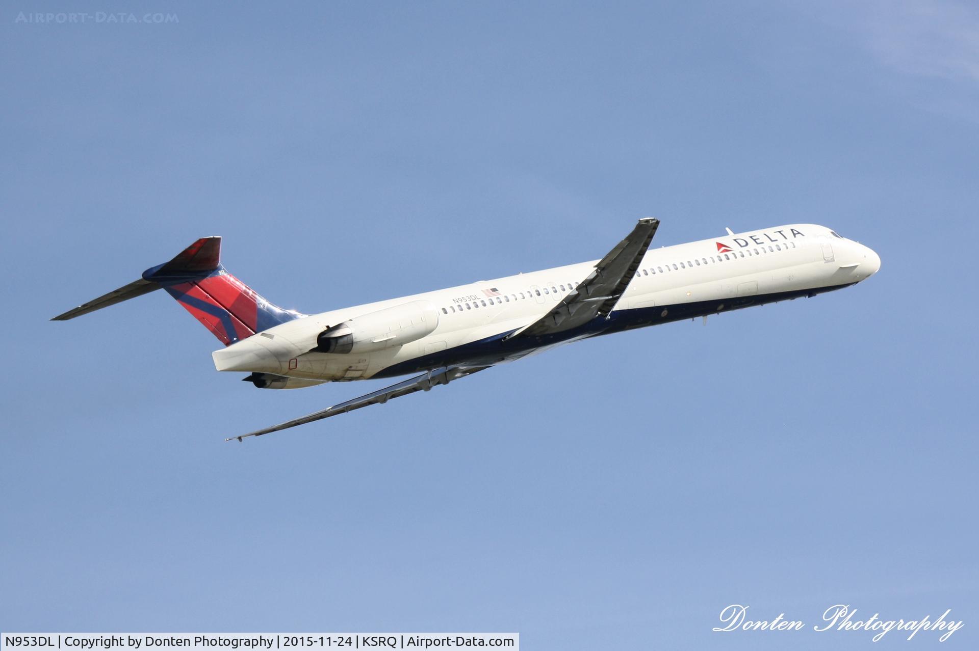 N953DL, 1990 McDonnell Douglas MD-88 C/N 49884, Delta Flight 2298 (N953DL) departs Sarasota-Bradenton International Airport enroute to Hartsfield-Jackson Atlanta International Airport