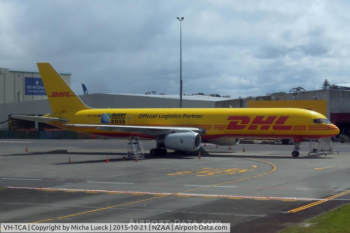 VH-TCA, 1992 Boeing 757-236/PCF C/N 25620, At Auckland