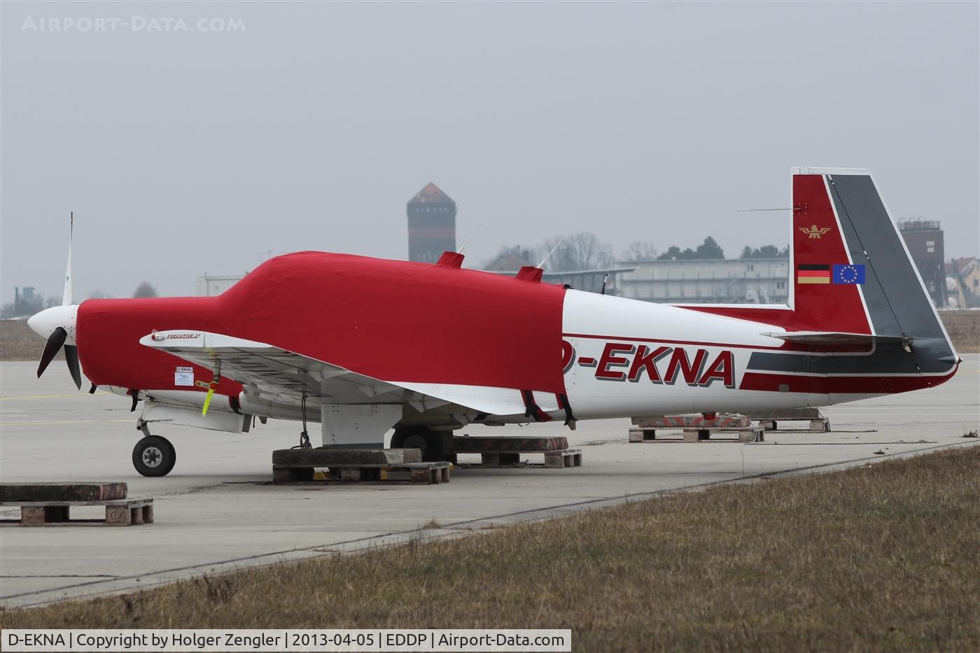 D-EKNA, 1967 Mooney M20F Executive C/N 670297, 47 years old ladies always should keeping warm....