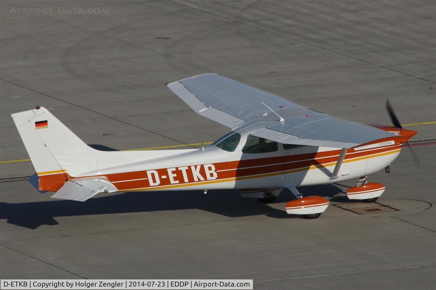 D-ETKB, Cessna 172S C/N 172-70102, Beautiful elder lady.....