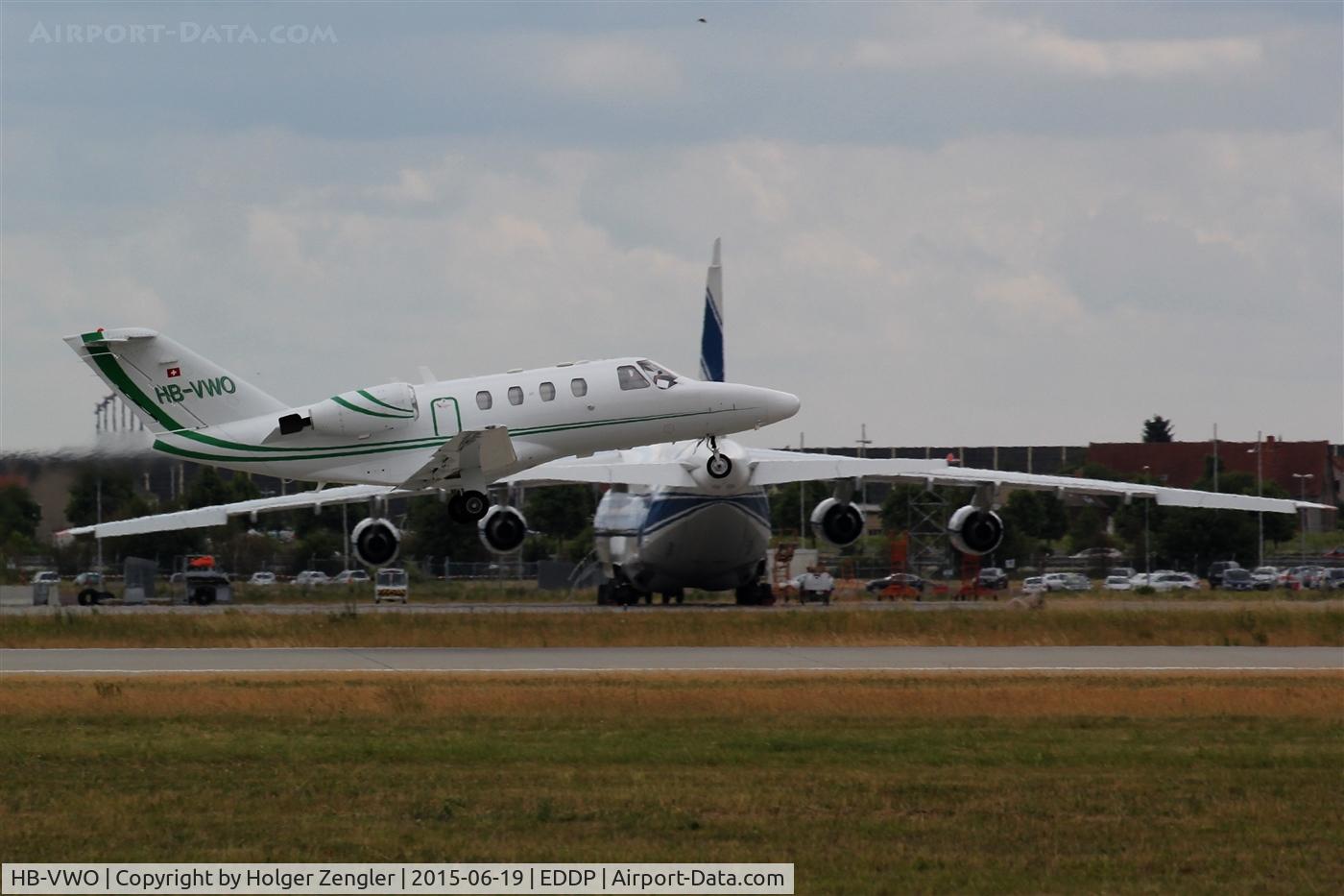 HB-VWO, 2000 Cessna 525 CitationJet CJ1 C/N 525-0391, Departing along apron 3....
