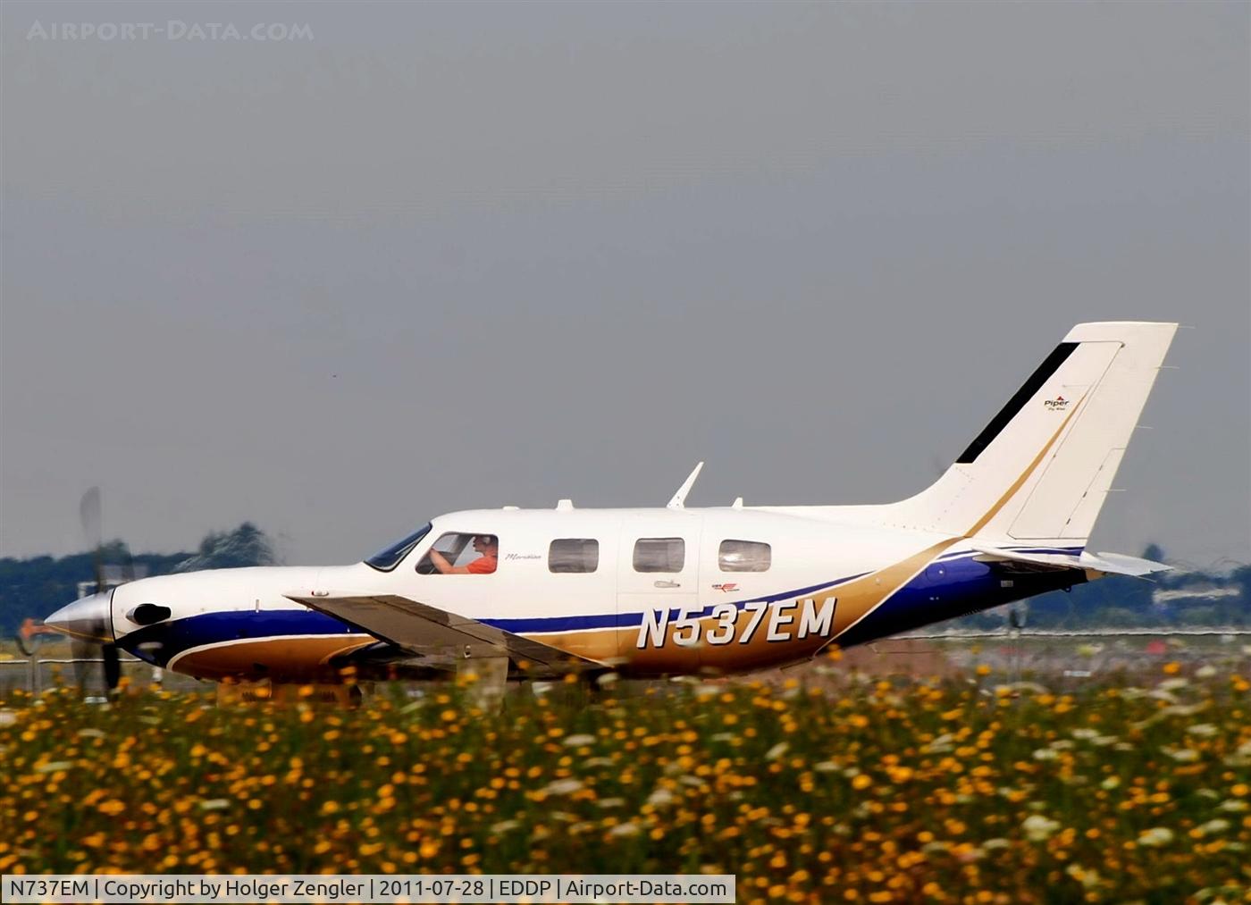 N737EM, 1977 Cessna 172N C/N 17269361, On taxi to parking position....