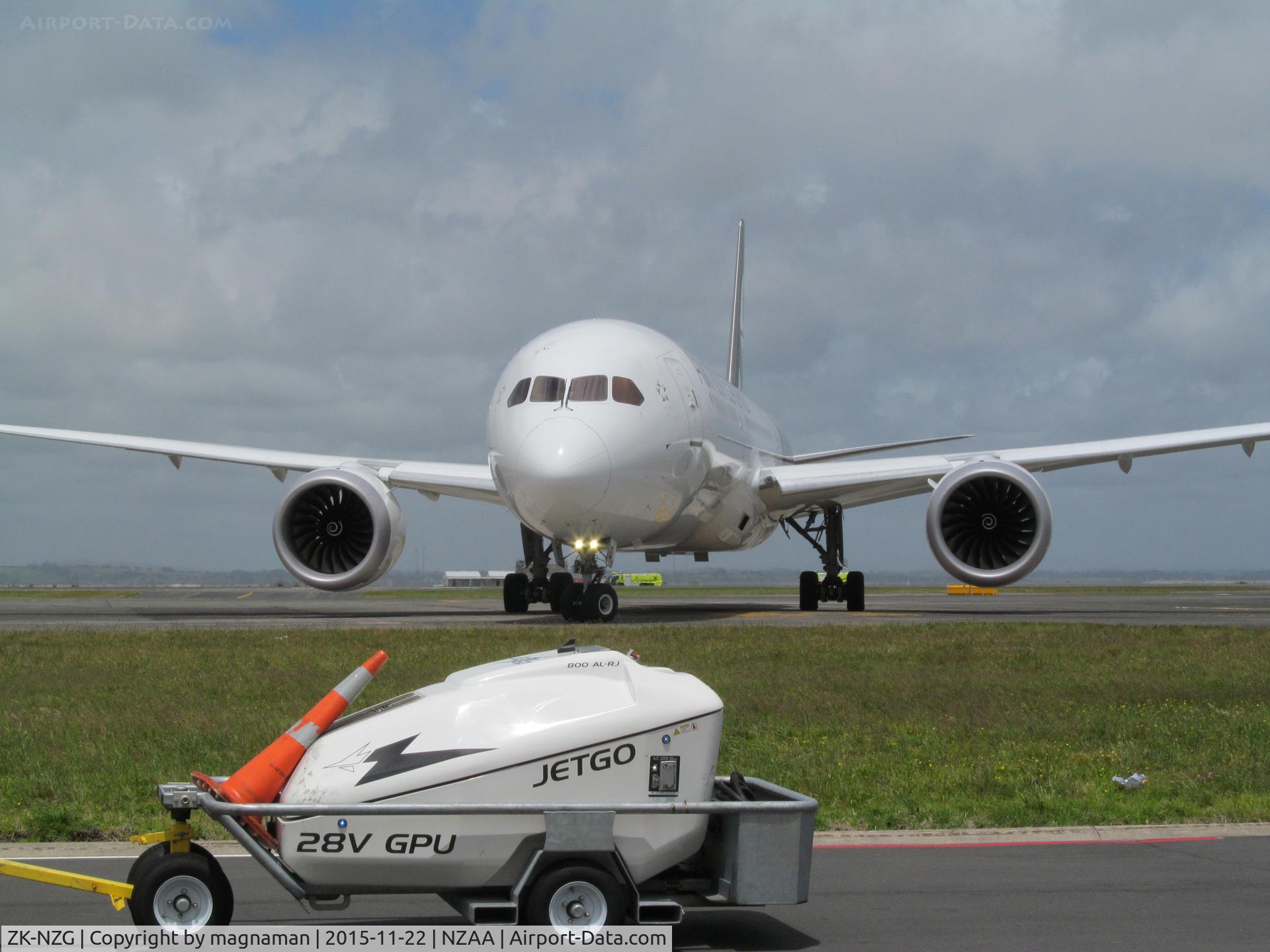 ZK-NZG, 2014 Boeing 787-9 Dreamliner Dreamliner C/N 37963, taxiway diversion due to roadworks!