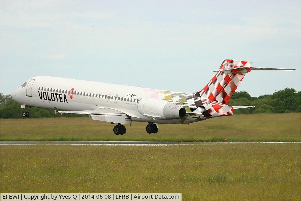 EI-EWI, 2003 Boeing 717-2BL C/N 55170, Boeing 717-2BL, Landing rwy 25L, Brest-Bretagne Airport (LFRB-BES)