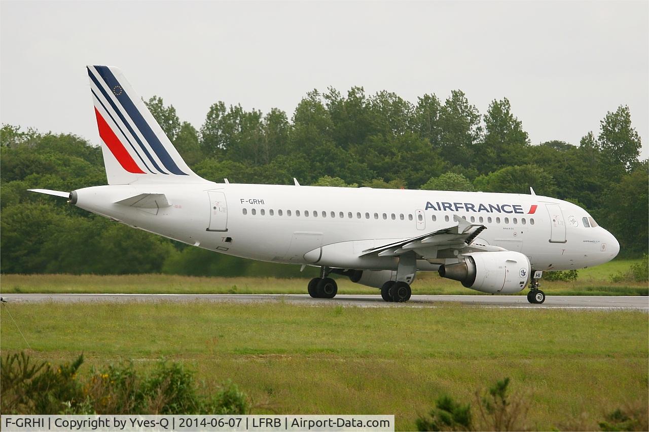 F-GRHI, 2000 Airbus A319-111 C/N 1169, Airbus A319-111, Taxiing to holding point rwy 25L, Brest-Bretagne Airport (LFRB-BES)