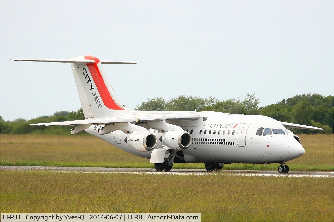 EI-RJJ, 1999 BAE Systems Avro 146-RJ85 C/N E.2347, British Aerospace Avro 146-RJ85, Taxiing to holding point rwy 25L, Brest-Bretagne airport (LFRB-BES)