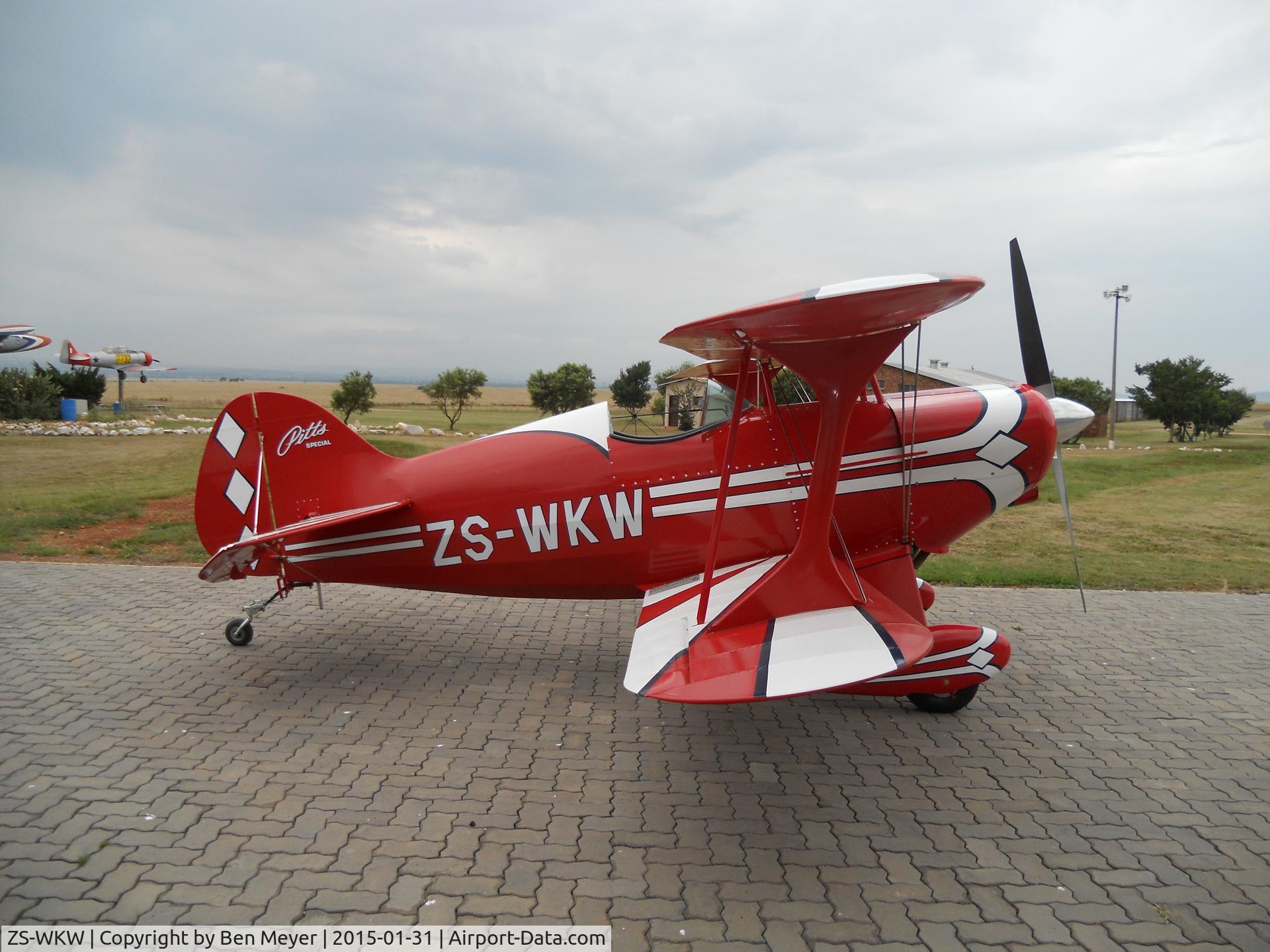 ZS-WKW, Pitts S-1 Special C/N 348H, Barragwaneth Dec 2014