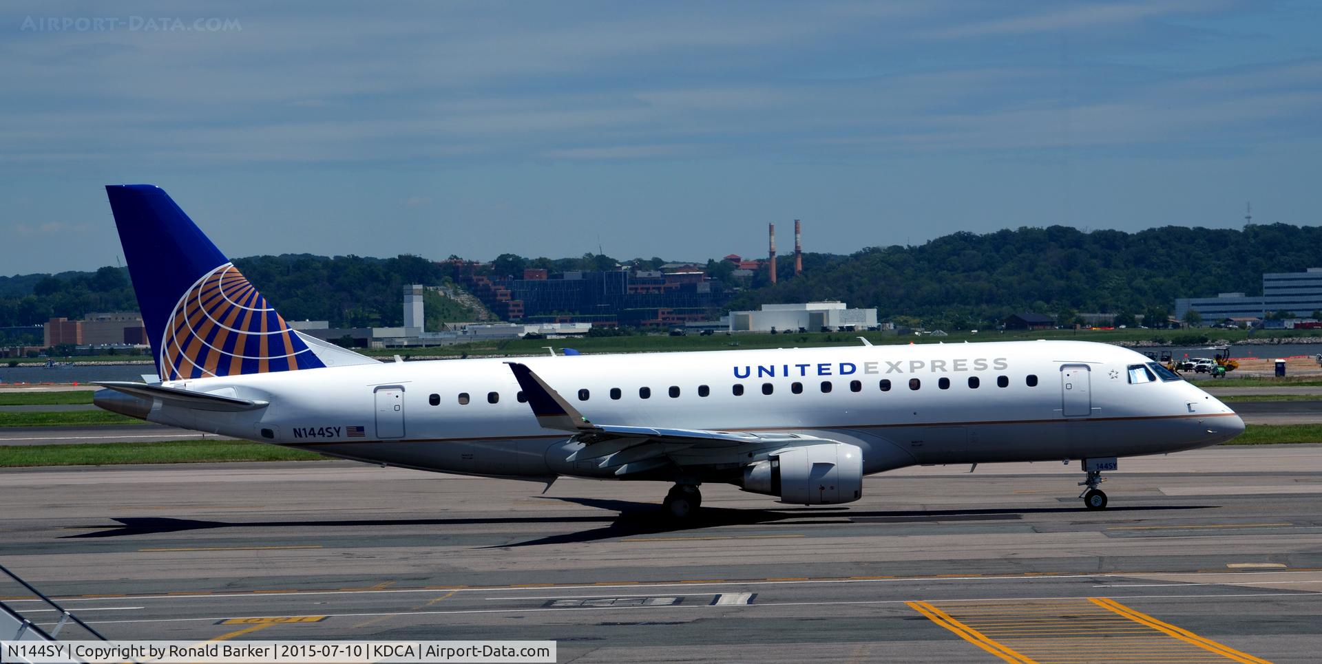 N144SY, 2015 Embraer 175LR (ERJ-170-200LR) C/N 17000482, Taxi National