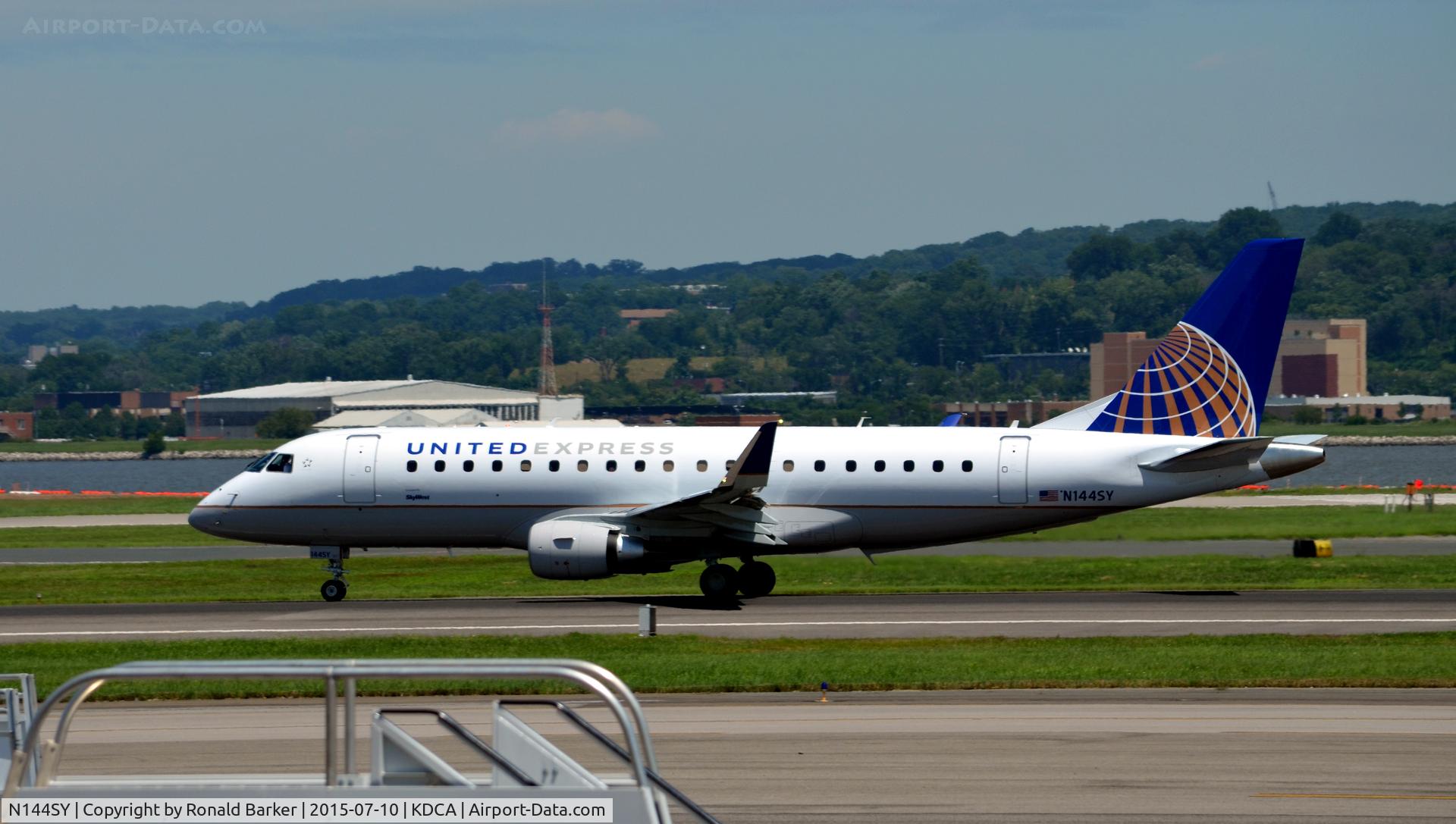 N144SY, 2015 Embraer 175LR (ERJ-170-200LR) C/N 17000482, Takeoff National