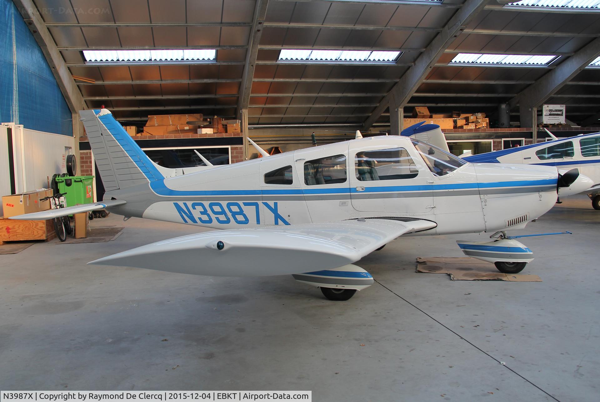 N3987X, 1975 Piper PA-28-180 C/N 28-7505253, Partially repainted ?