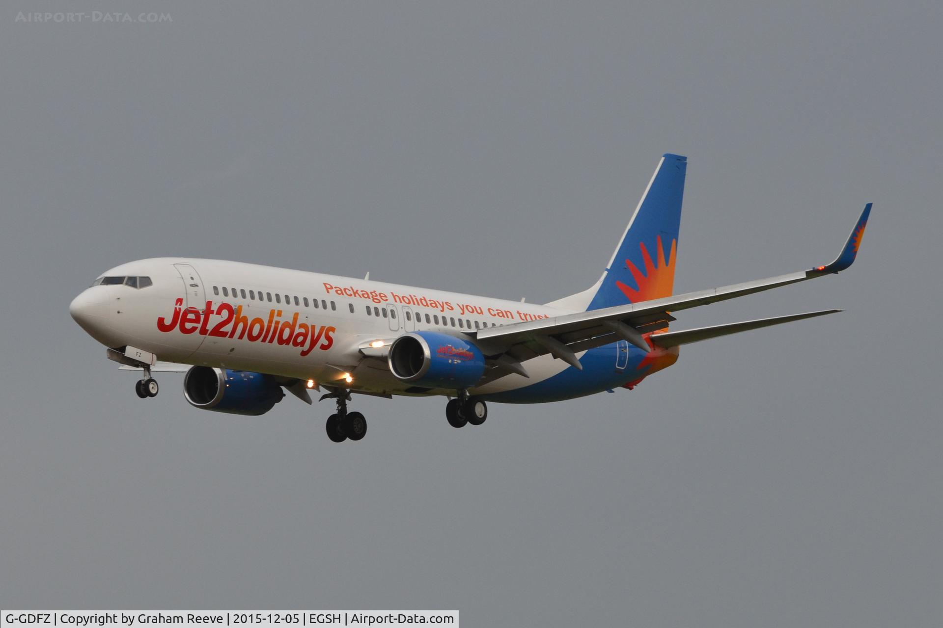 G-GDFZ, 2001 Boeing 737-86Q C/N 30276, Landing at Norwich on a very windy afternoon.