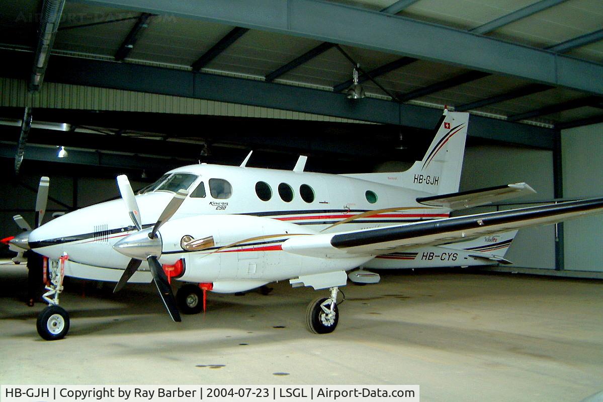 HB-GJH, 1981 Beech C90 King Air C/N LJ-972, Beech C90 King Air [LJ-972] Lausanne-Blecherette~HB 23/07/2004