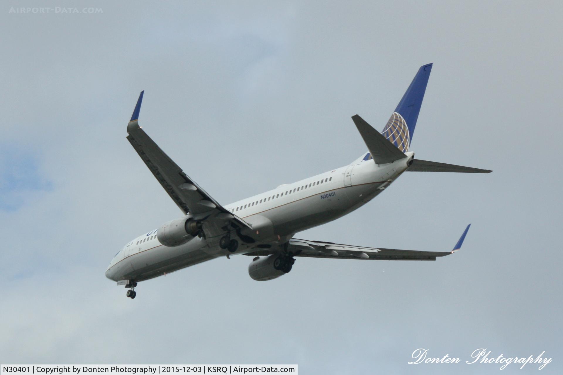 N30401, 2001 Boeing 737-924 C/N 30118, United Flight 1778 (N30401) arrives at Sarasota-Bradenton International Airport following flight from Chicago-O'Hare International Airport