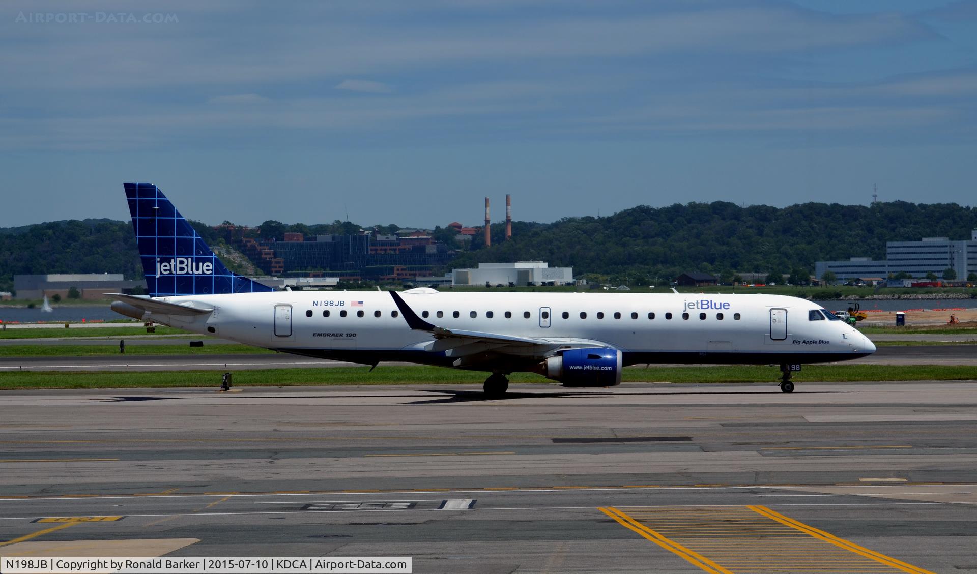N198JB, 2006 Embraer 190AR (ERJ-190-100IGW) C/N 19000021, Taxi National
