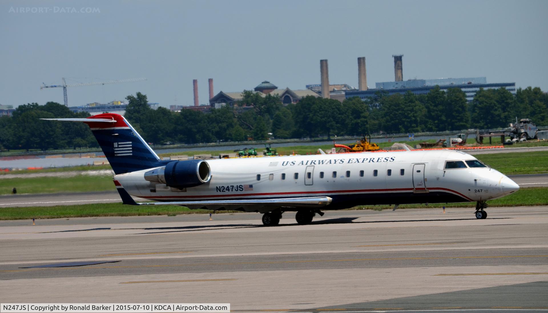 N247JS, 2004 Bombardier CRJ-200ER (CL-600-2B19) C/N 7922, Taxi National