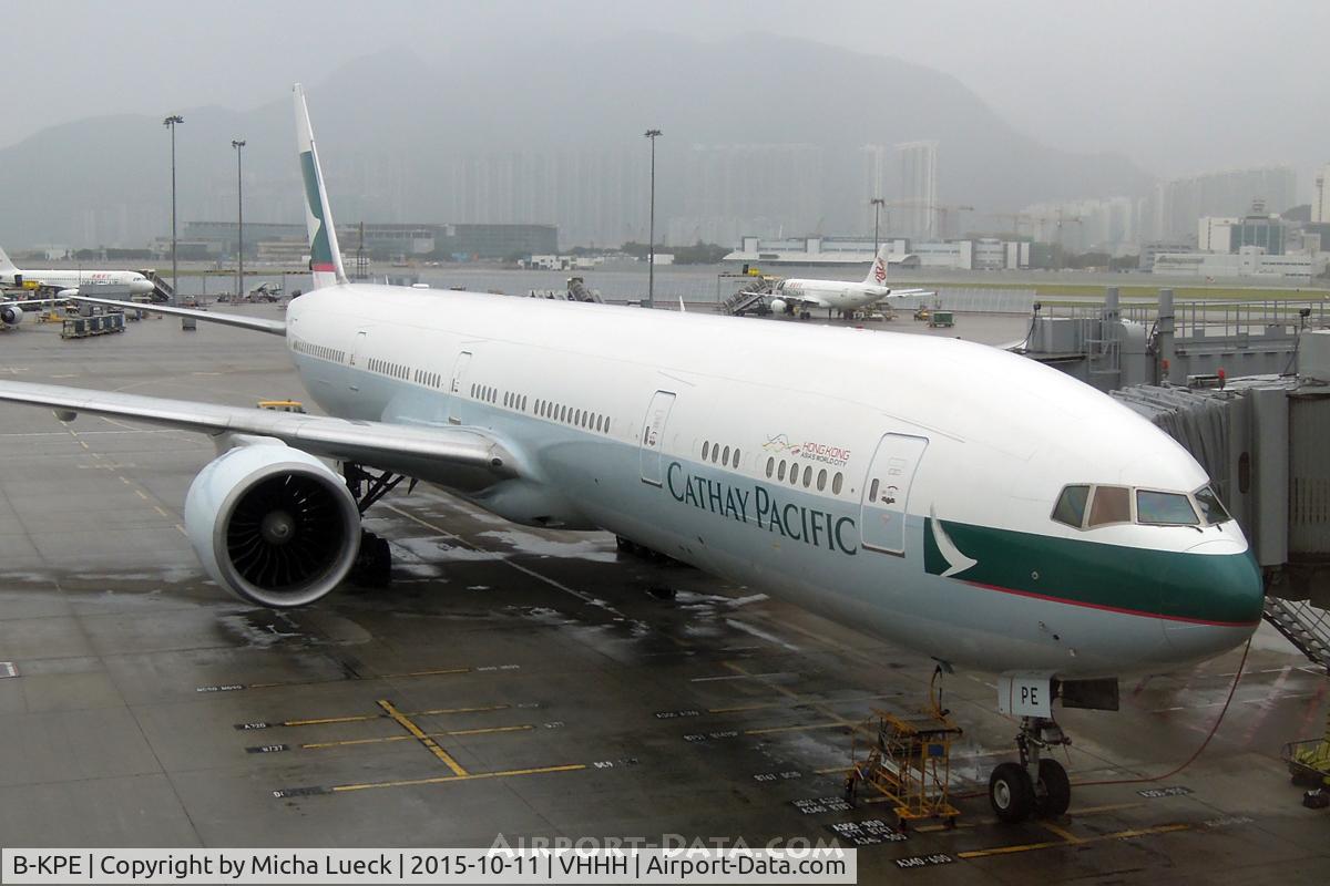 B-KPE, 2007 Boeing 777-367/ER C/N 36156, At Hong Kong