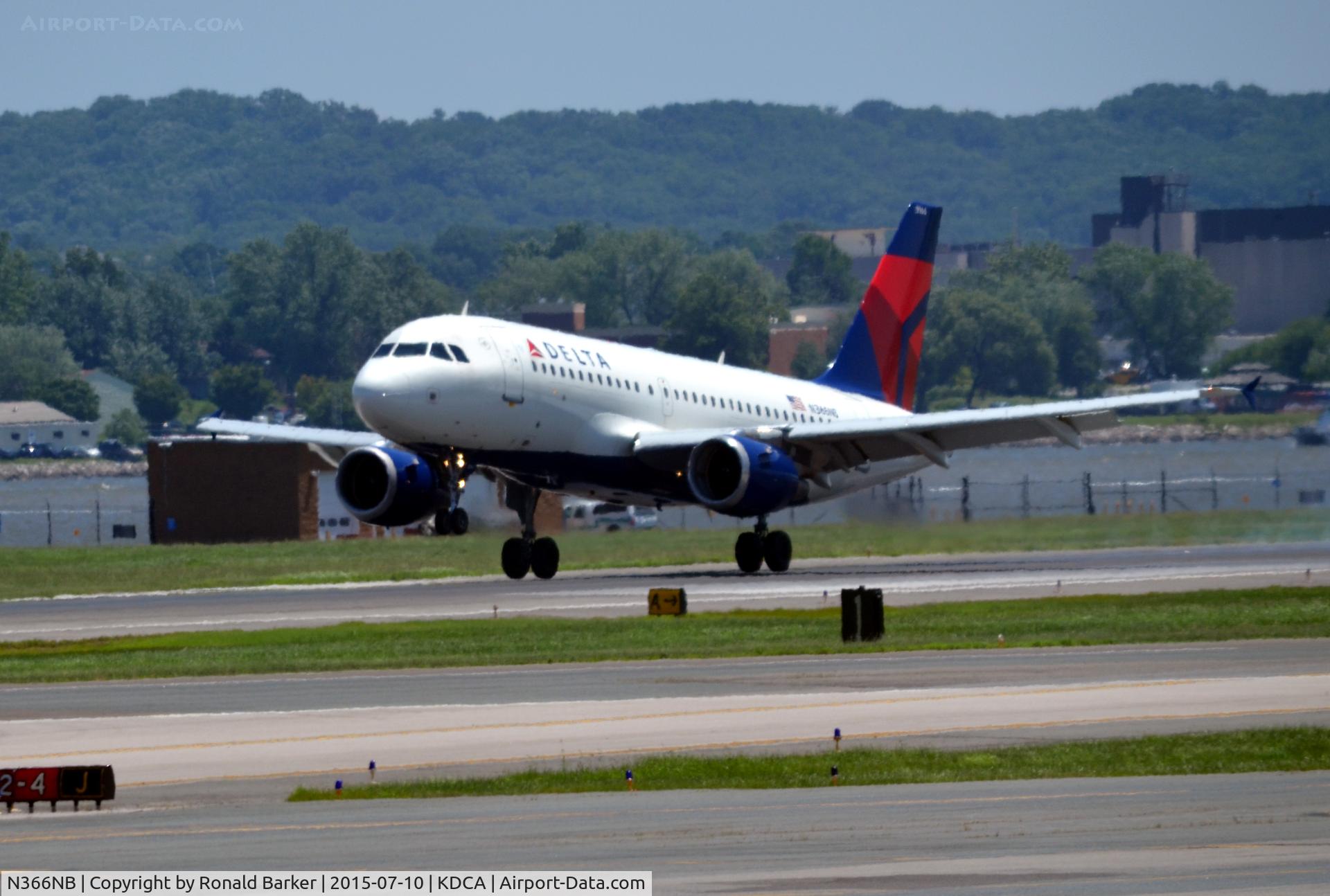 N366NB, 2003 Airbus A319-114 C/N 2026, Landing National