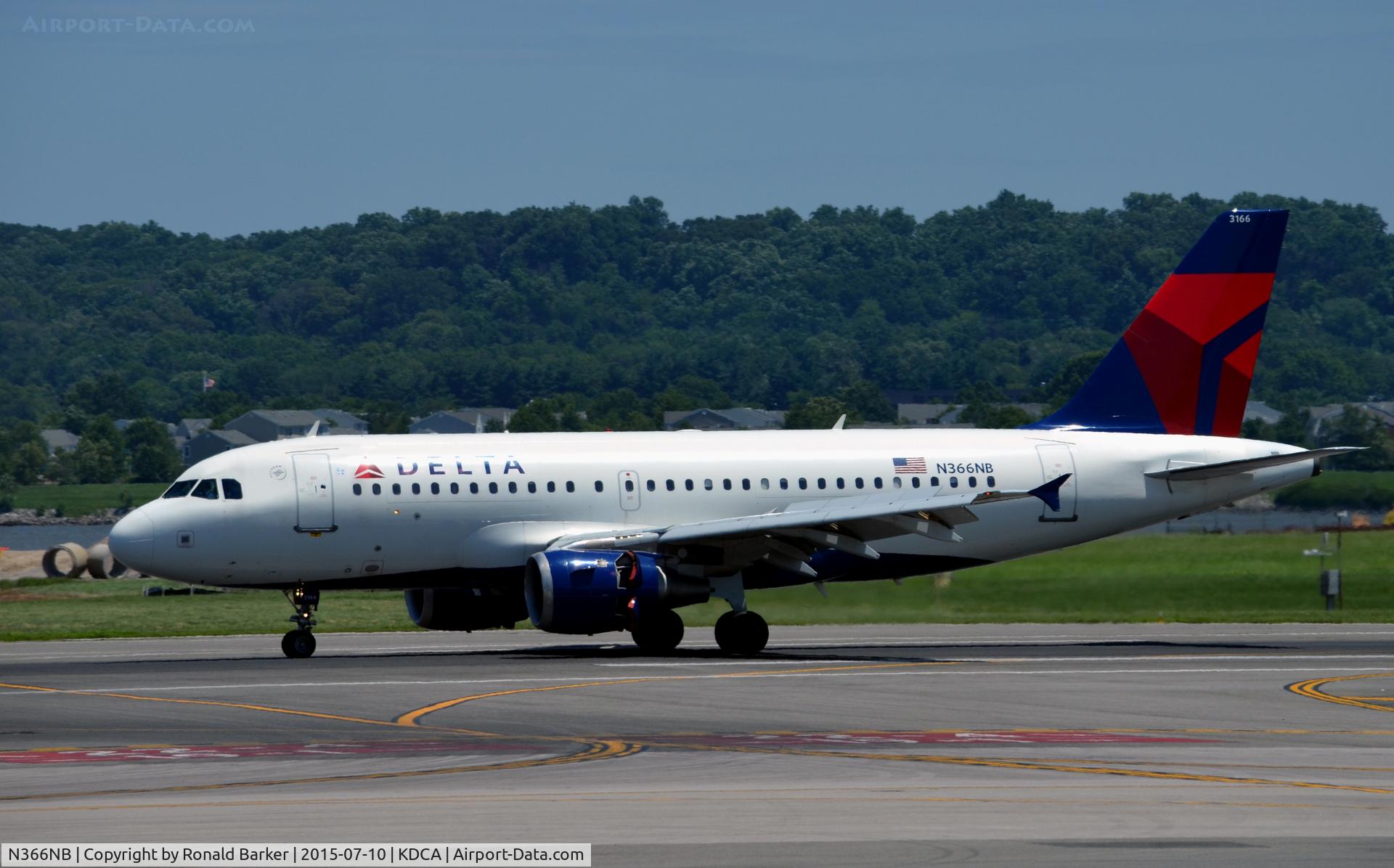 N366NB, 2003 Airbus A319-114 C/N 2026, Landing roll National