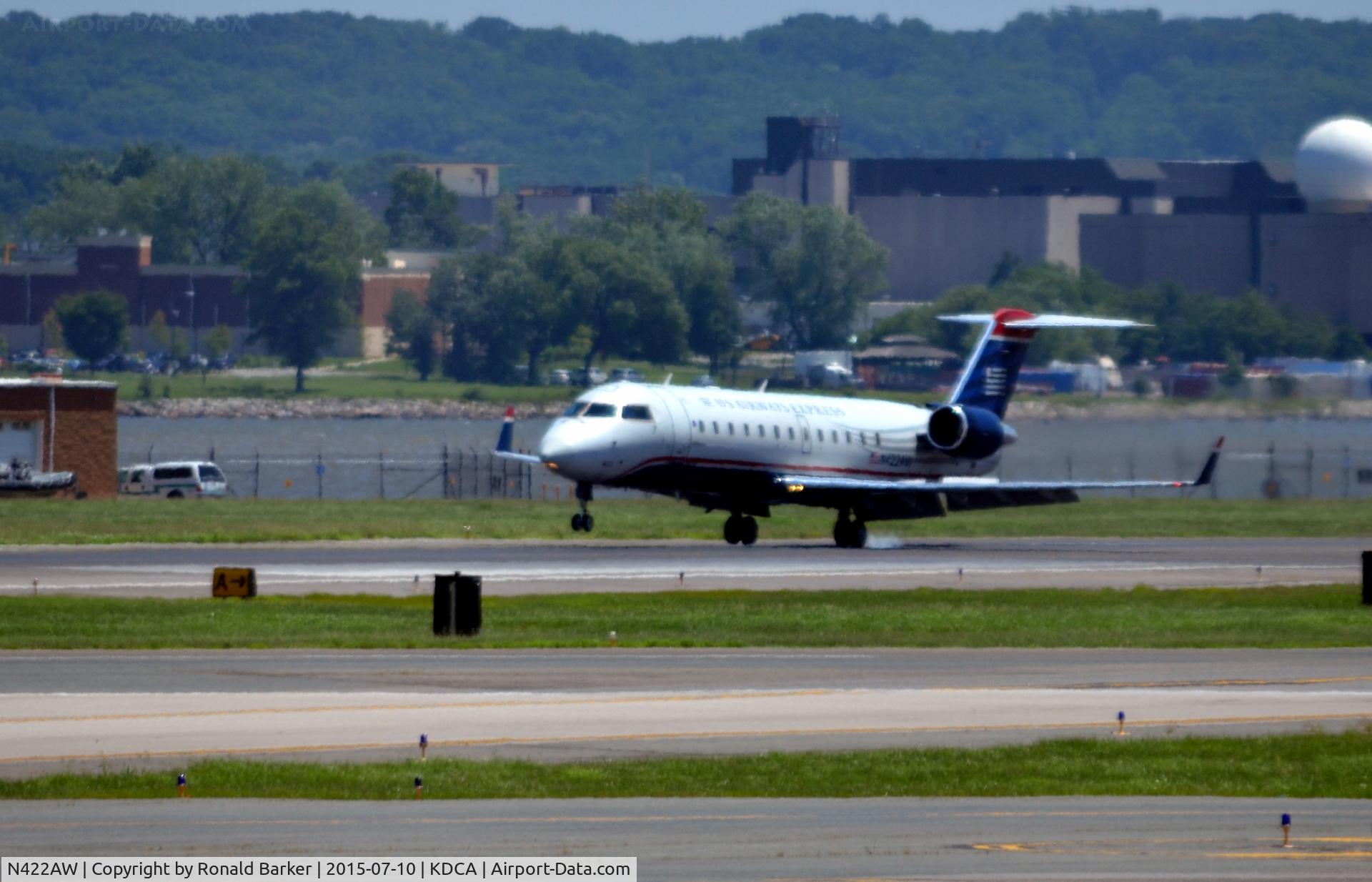 N422AW, 1999 Canadair CRJ-200ER (CL-600-2B19) C/N 7341, Landing National