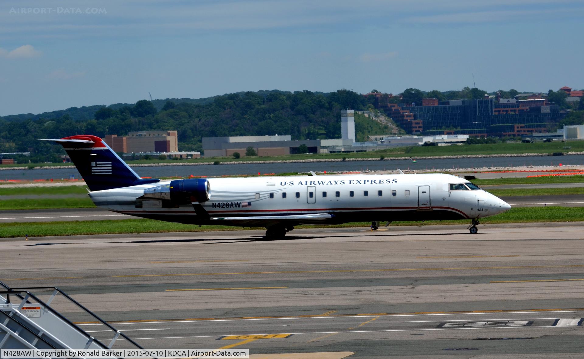 N428AW, 2002 Bombardier CRJ-200LR (CL-600-2B19) C/N 7695, Taxi National