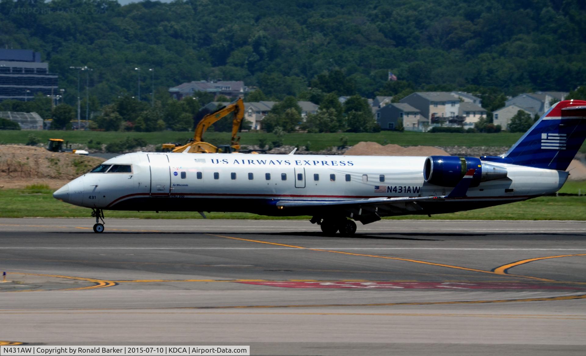 N431AW, 1998 Bombardier CRJ-200ER (CL-600-2B19) C/N 7256, Landing National