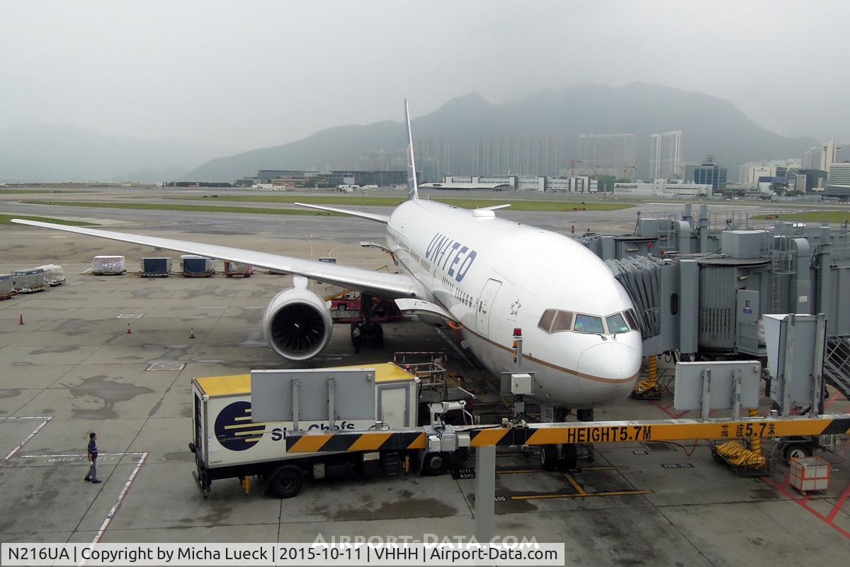 N216UA, 2000 Boeing 777-222 C/N 30549, At Hong Kong