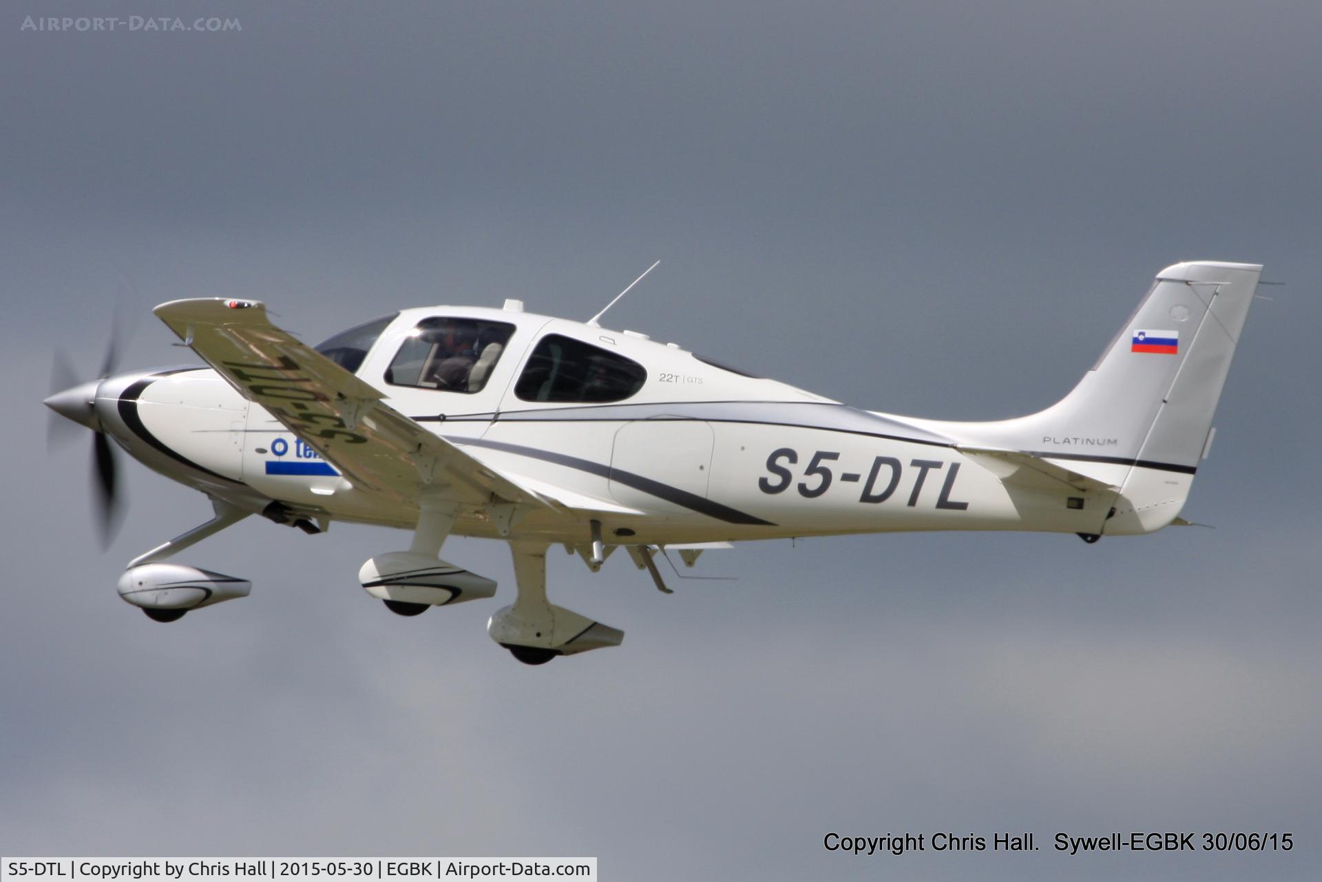 S5-DTL, Cirrus SR22T C/N 0825, at Aeroexpo 2015