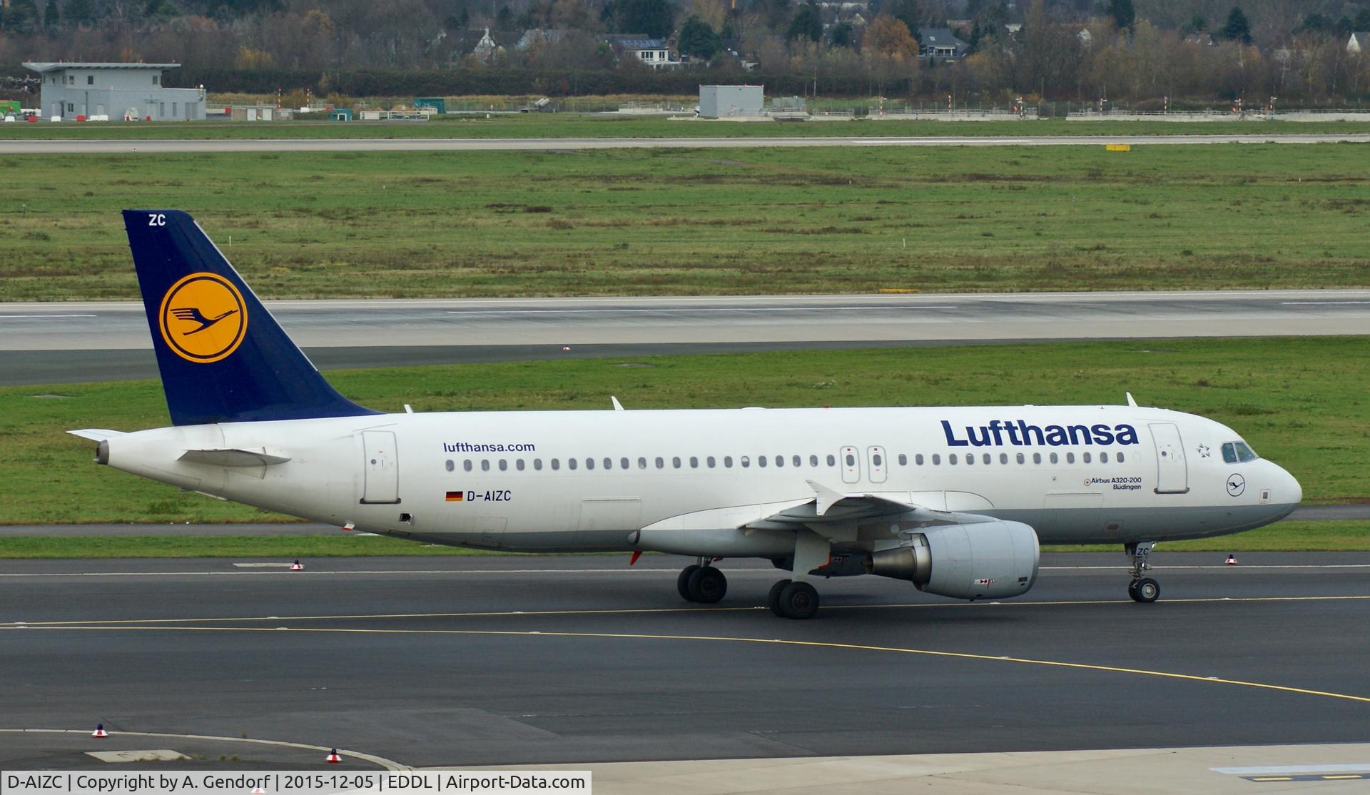 D-AIZC, 2009 Airbus A320-214 C/N 4153, Lufthansa, is here taxiing to the gate at Düsseldorf Int'l(EDDL)