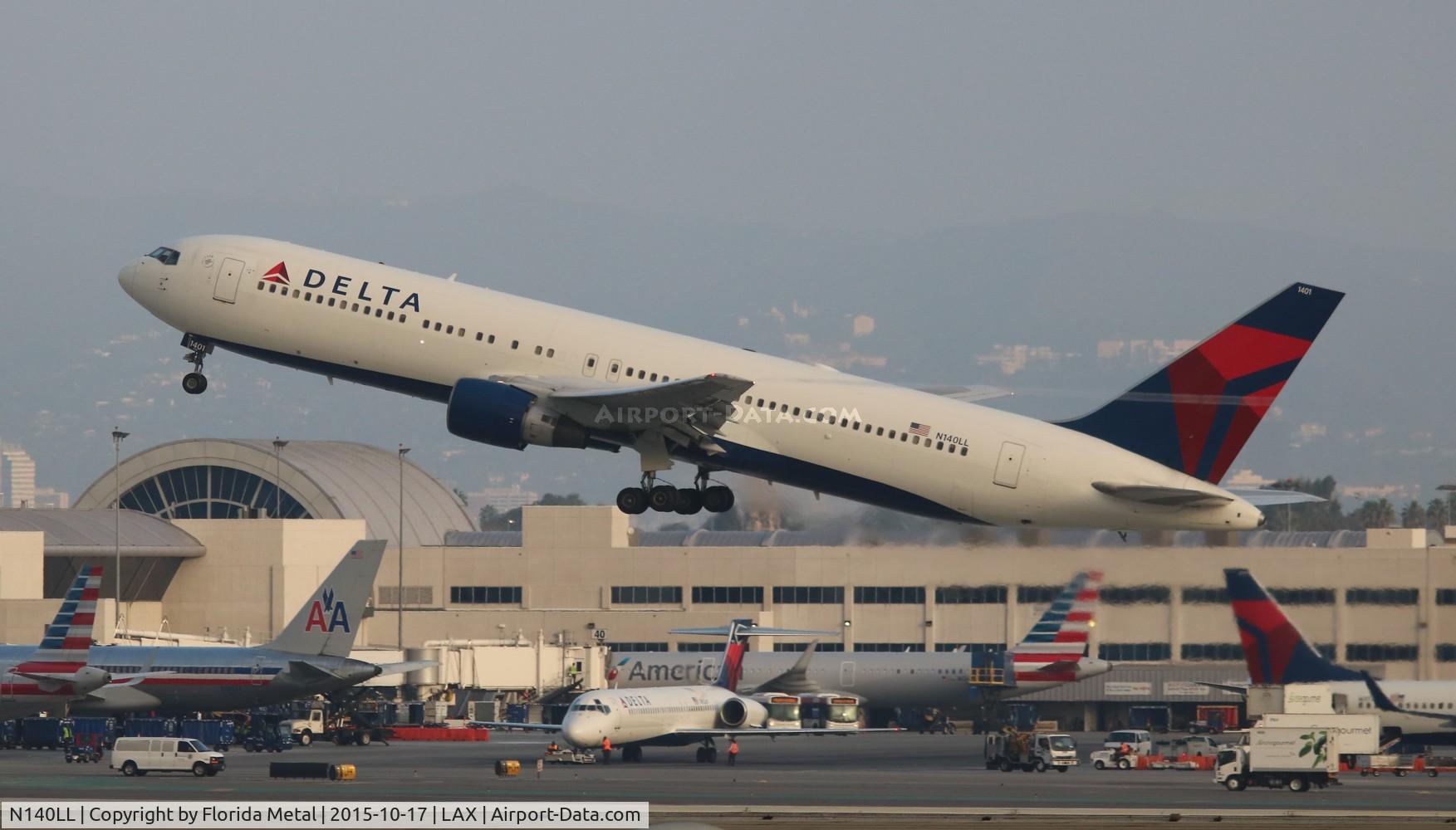 N140LL, 1993 Boeing 767-332 C/N 25988, Delta