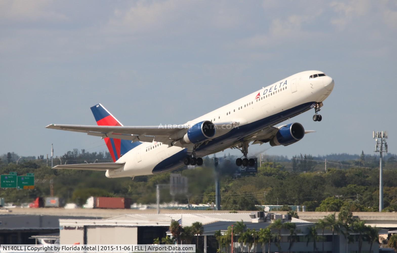 N140LL, 1993 Boeing 767-332 C/N 25988, Delta