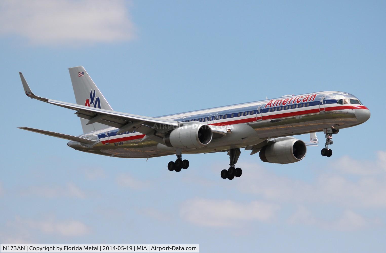 N173AN, 2002 Boeing 757-223 C/N 32399, American