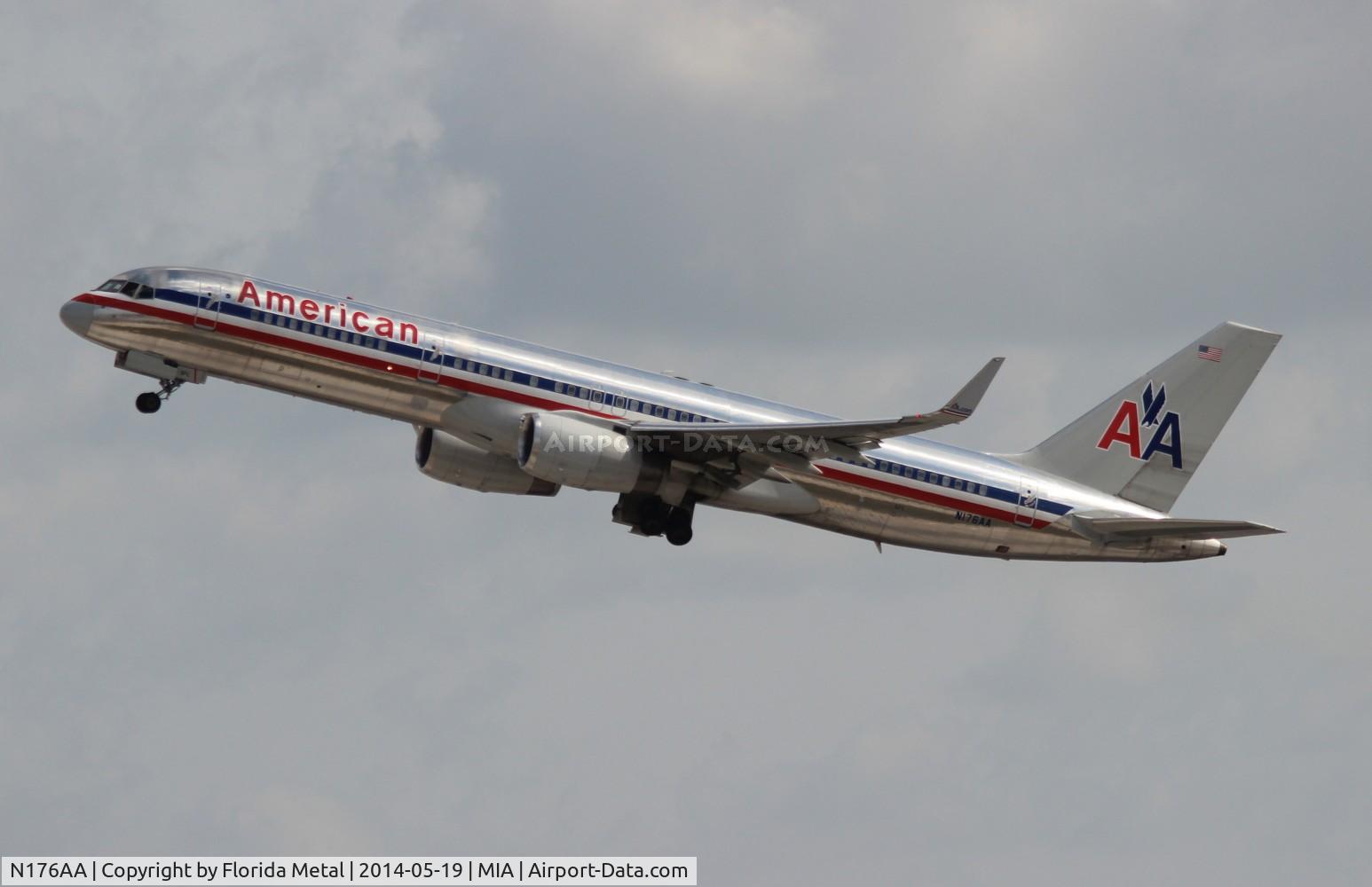 N176AA, 2001 Boeing 757-223 C/N 32395/994, American