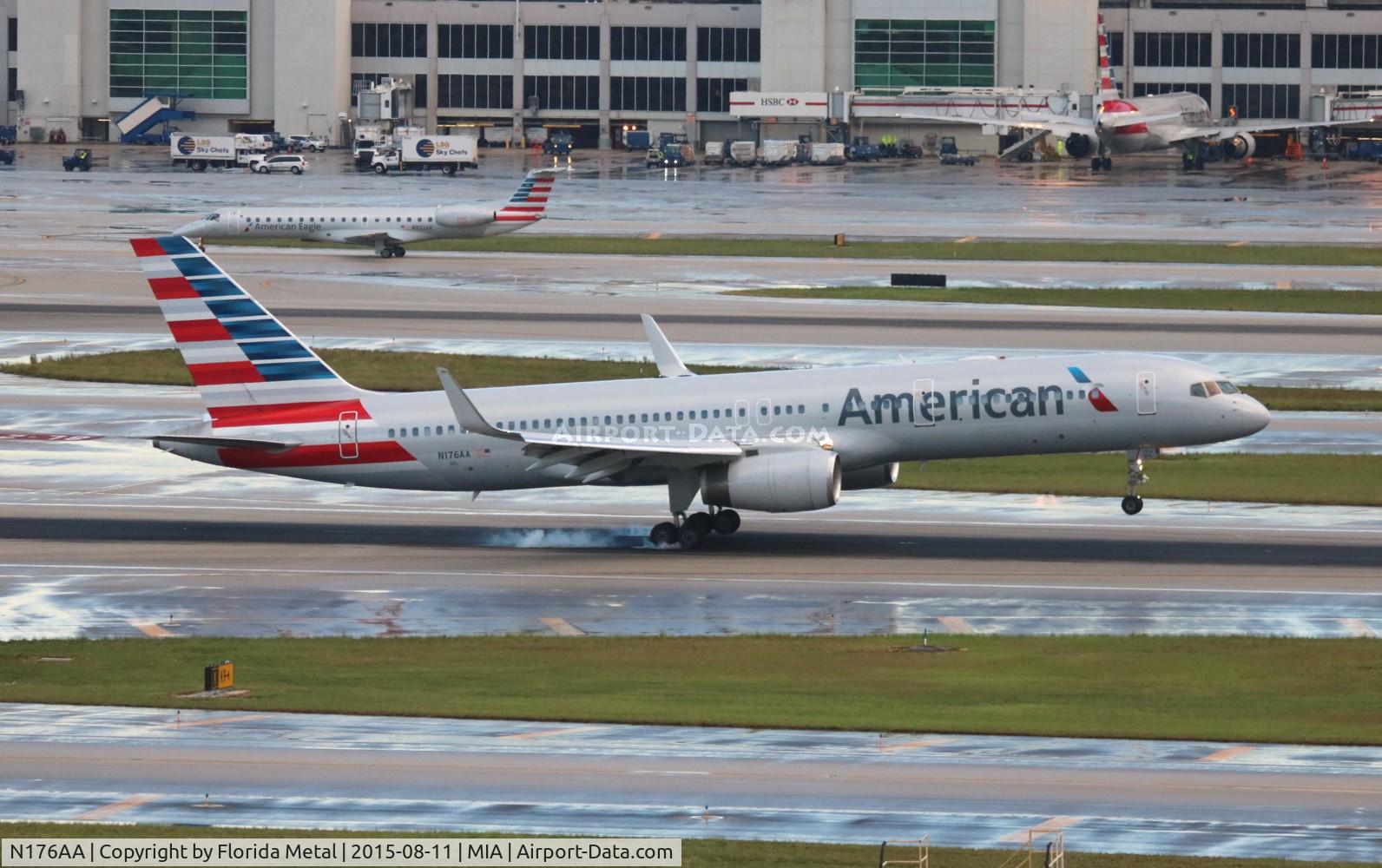 N176AA, 2001 Boeing 757-223 C/N 32395/994, American