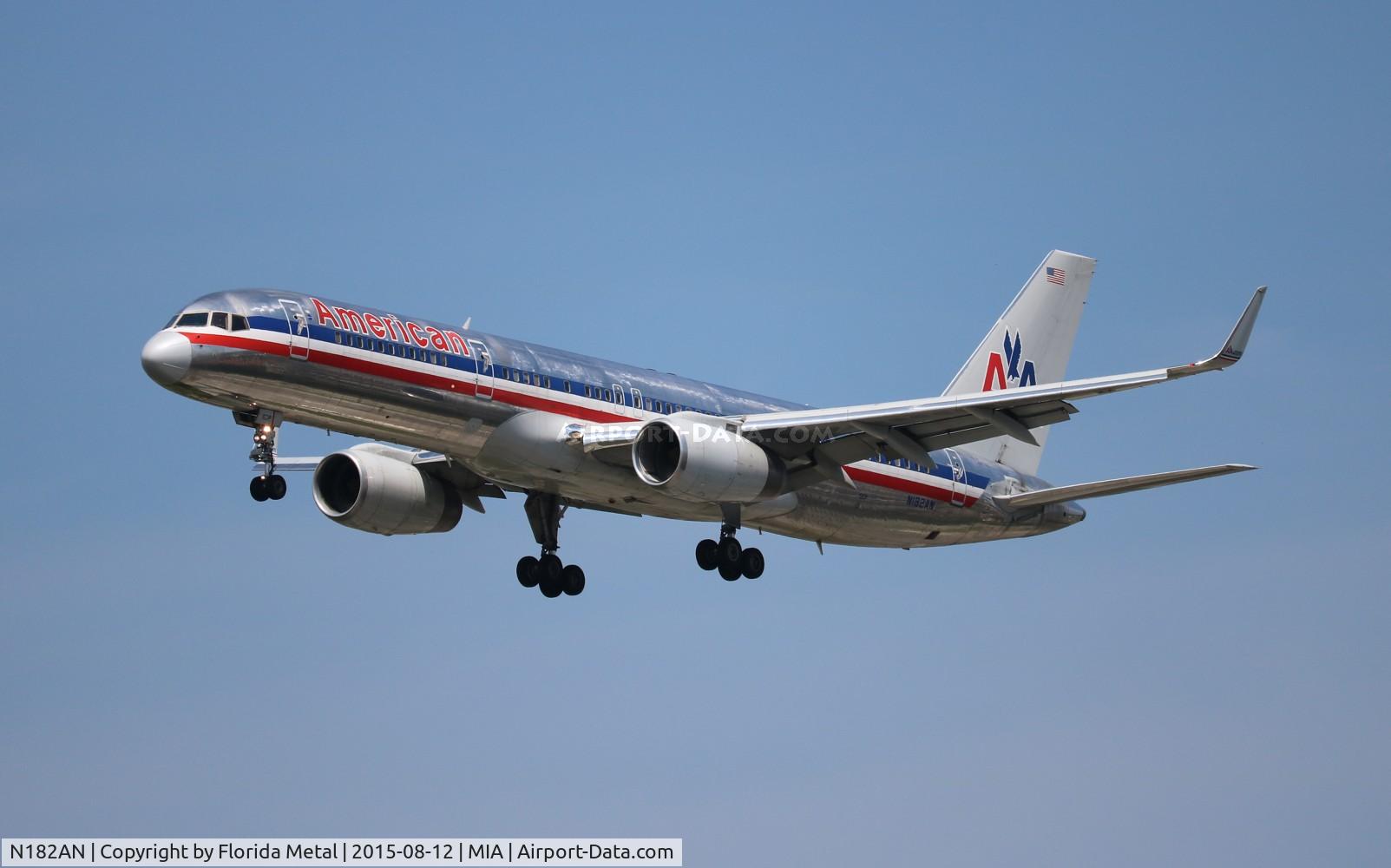N182AN, 1999 Boeing 757-223 C/N 29592, American
