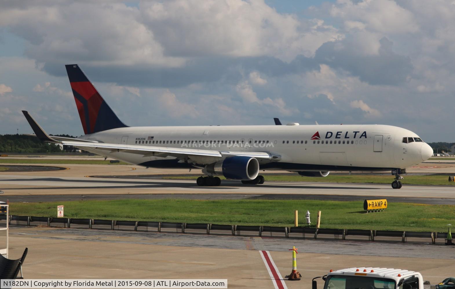 N182DN, 1992 Boeing 767-332/ER C/N 25987, Delta