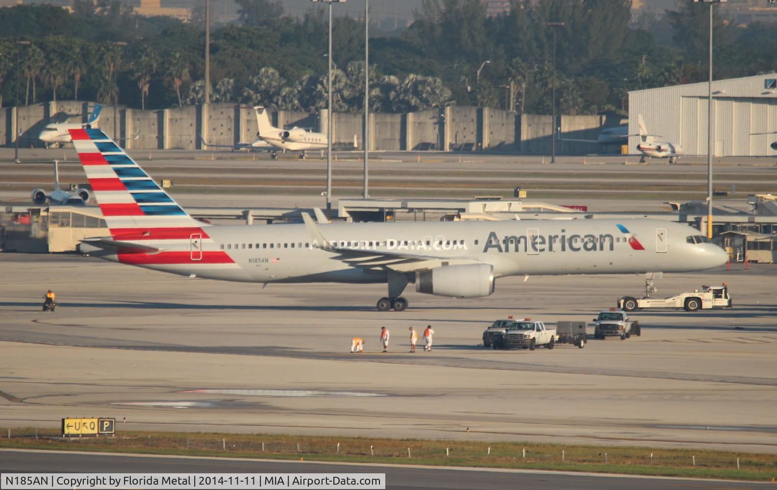 N185AN, 2001 Boeing 757-223 C/N 32379, American