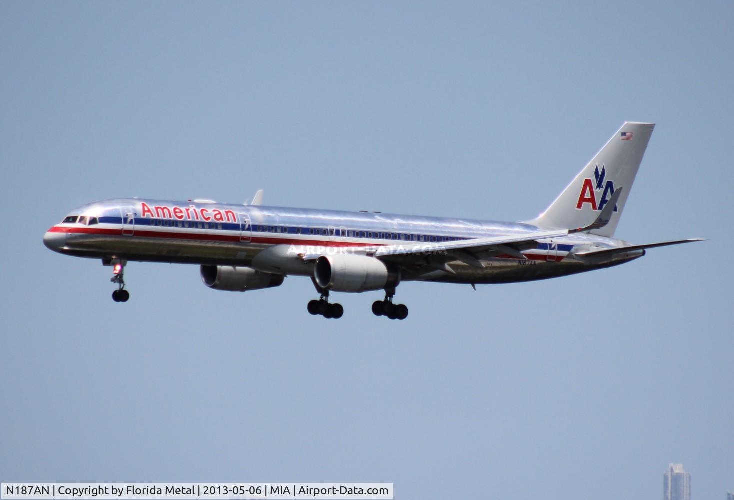 N187AN, 2001 Boeing 757-223 C/N 32381, American