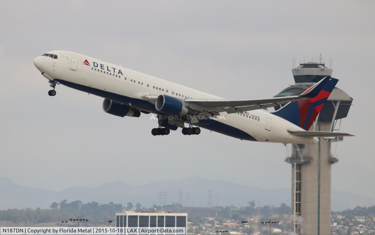 N187DN, 1996 Boeing 767-332/ER C/N 27582, Delta