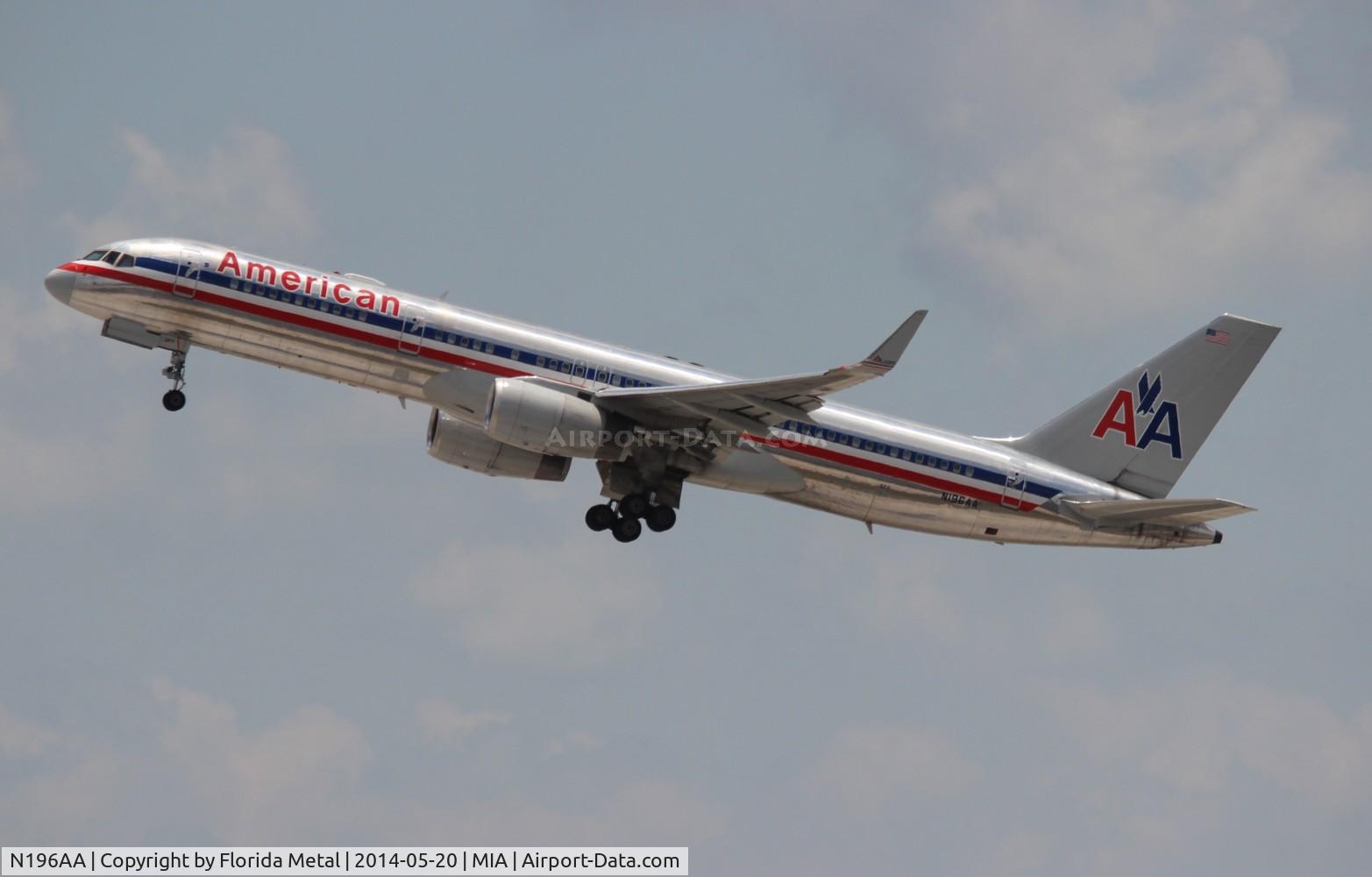 N196AA, 2001 Boeing 757-223 C/N 32390, American