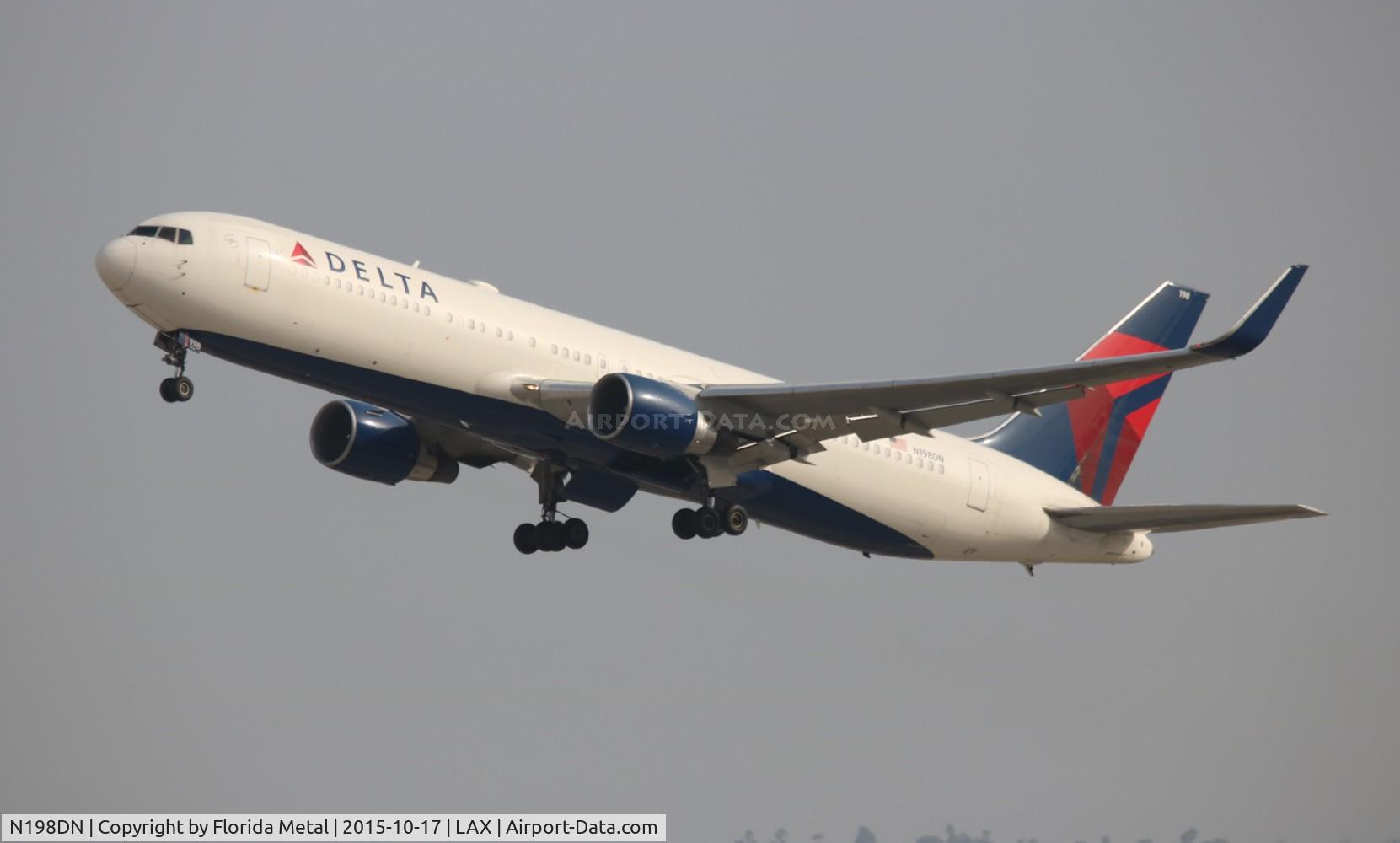N198DN, 1998 Boeing 767-332 C/N 28455, Delta