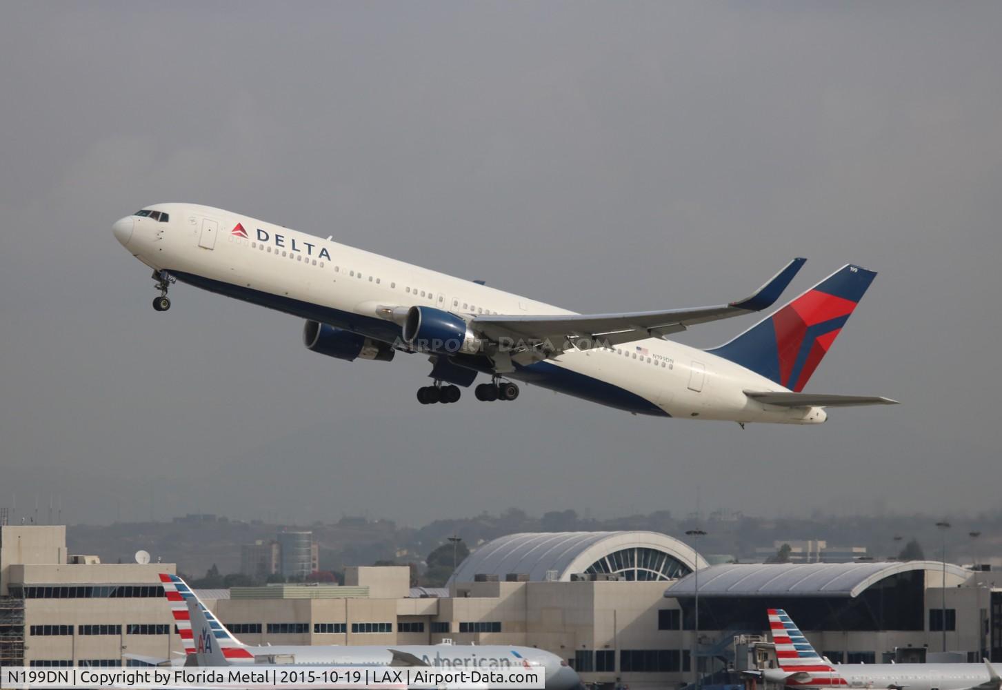 N199DN, 1998 Boeing 767-332/ER C/N 28456, Delta