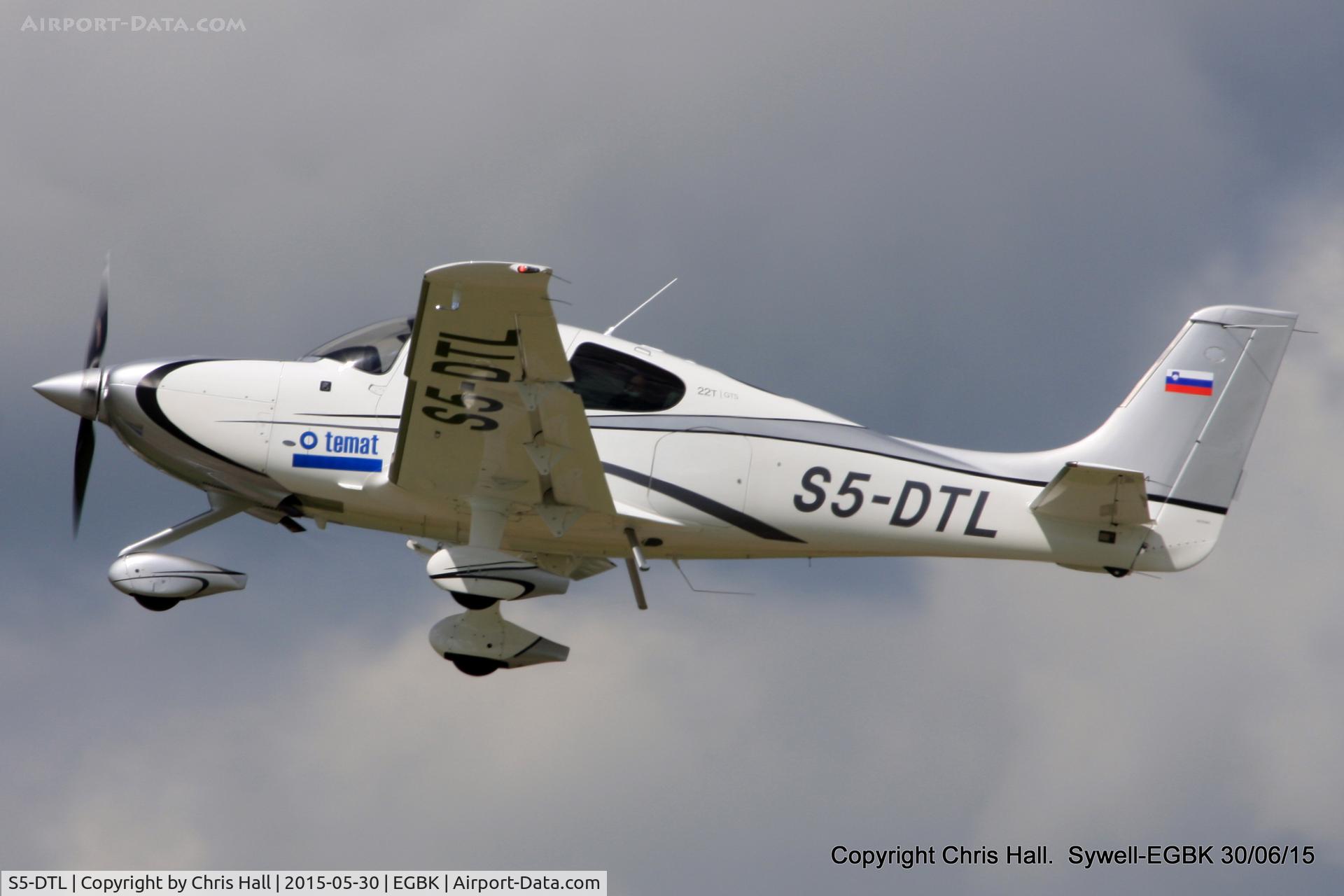 S5-DTL, Cirrus SR22T C/N 0825, at Aeroexpo 2015