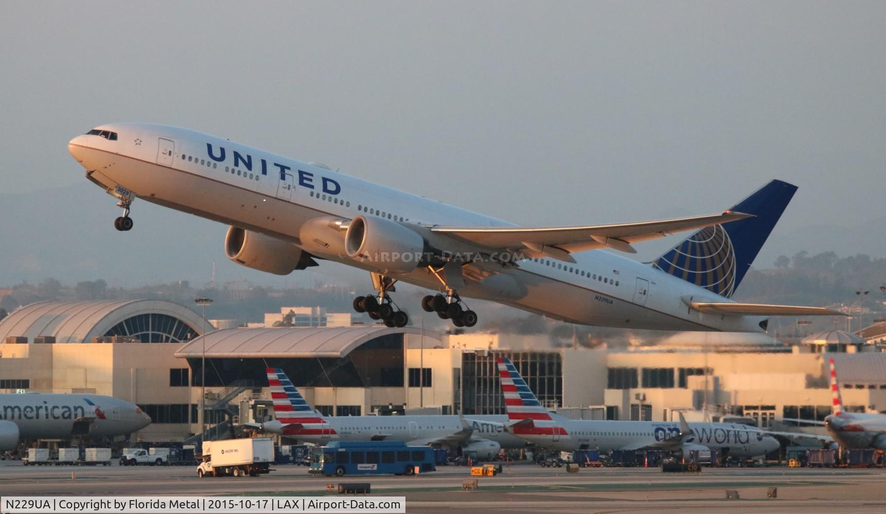 N229UA, 2002 Boeing 777-222 C/N 30557, United