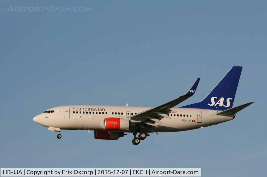 HB-JJA, 2005 Boeing 737-7AK BBJ C/N 34303, About to land rw 22L