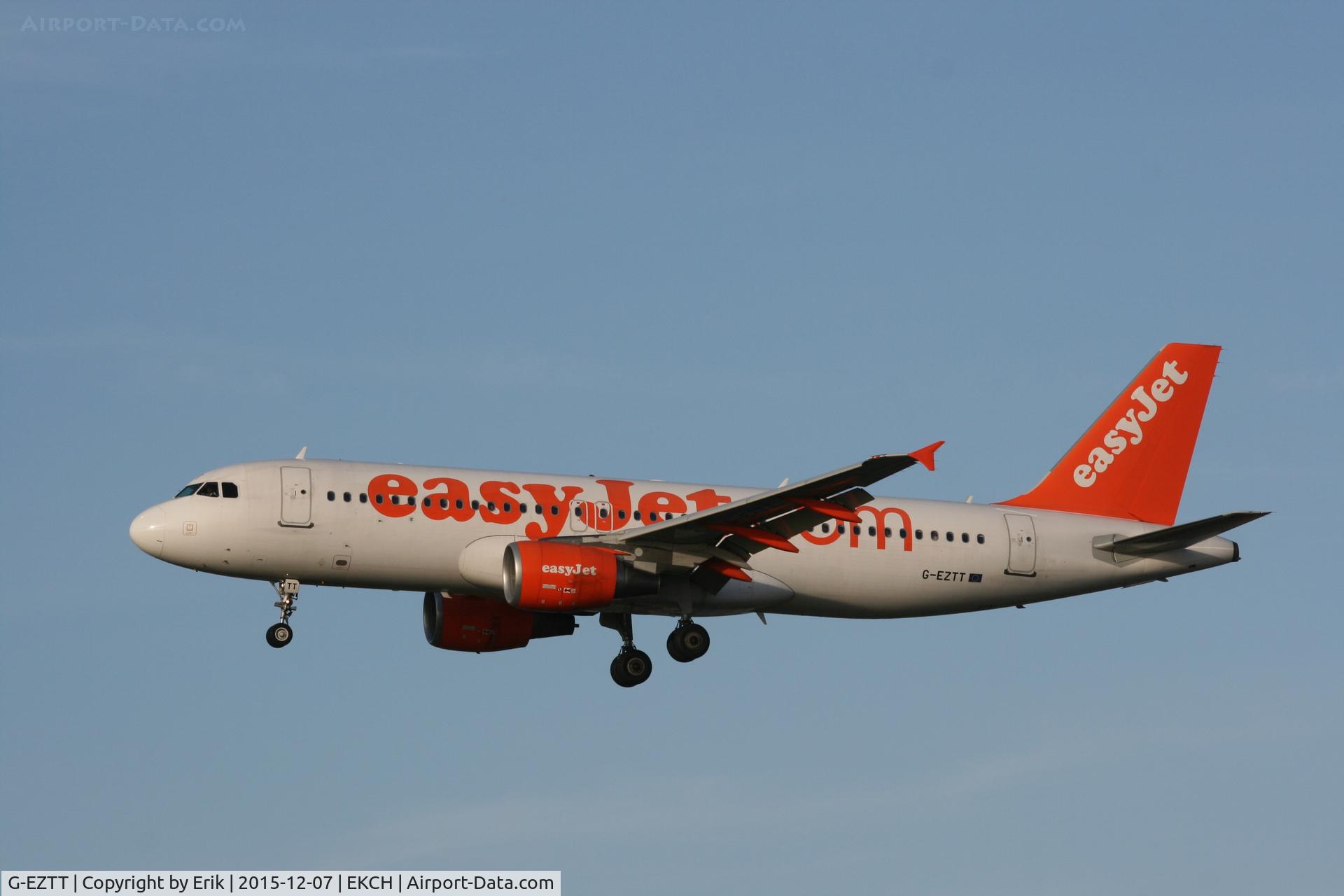 G-EZTT, 2010 Airbus A320-214 C/N 4219, G-EZTT about to land rw 22L