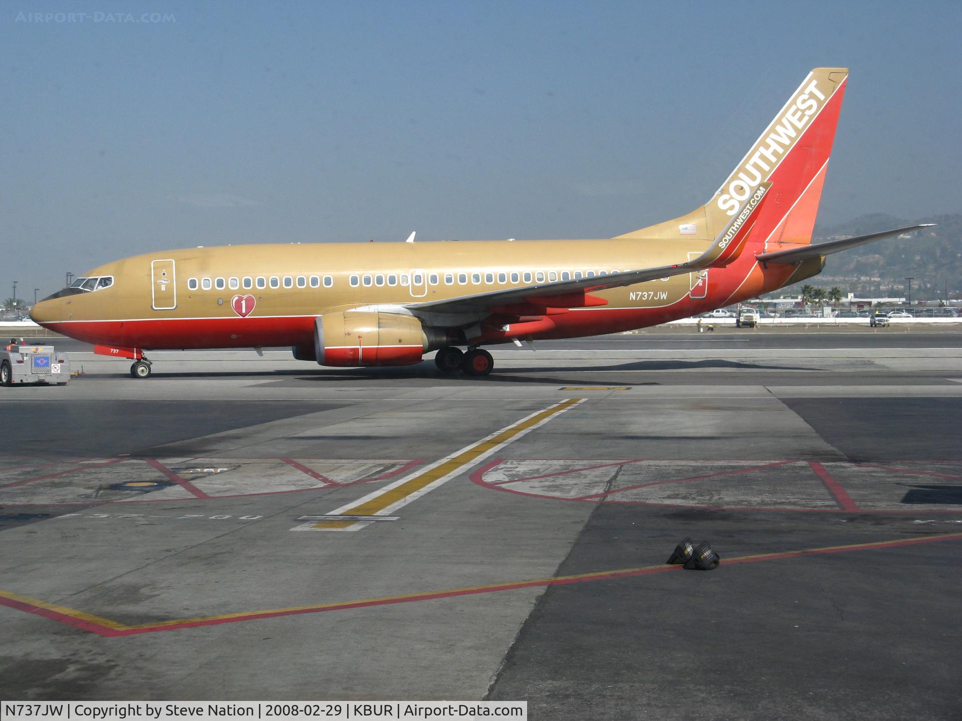 N737JW, 1999 Boeing 737-7H4 C/N 27869, Southwest Airlines 1999 737-7H4 in old colors @ Bob Hope Burbank Airport, CA