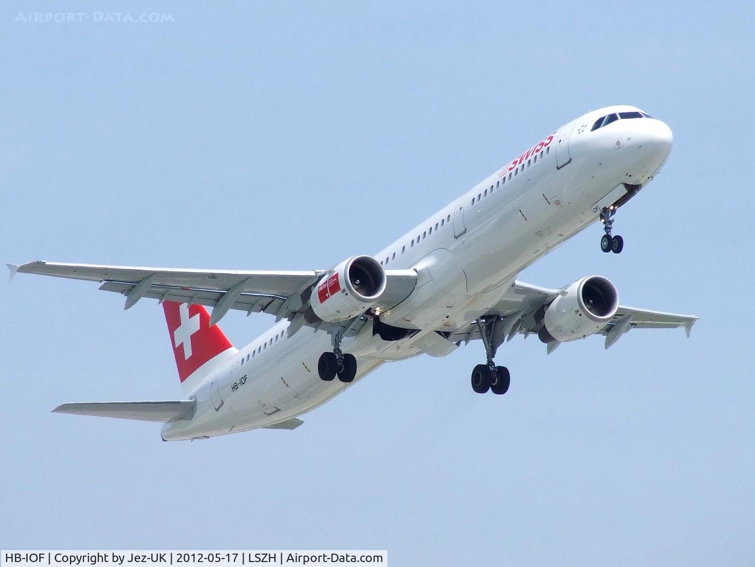 HB-IOF, 1995 Airbus A321-111 C/N 541, leaving runway in sunshine,