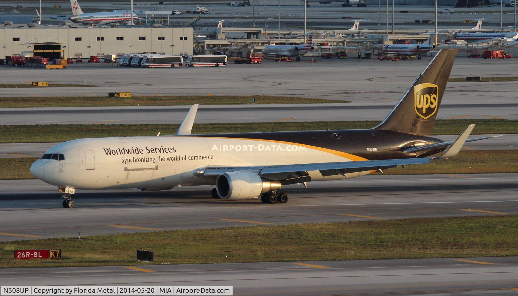 N308UP, 1996 Boeing 767-34AF C/N 27761, UPS 767-300