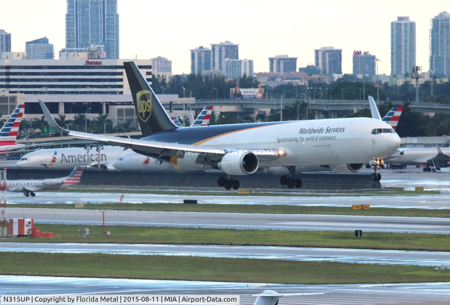 N315UP, 1996 Boeing 767-34AF C/N 27743, UPS 767-300